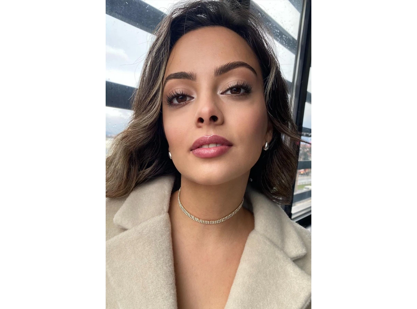 Altın Renk 3 Sıra Taş Detaylı Choker Kolye