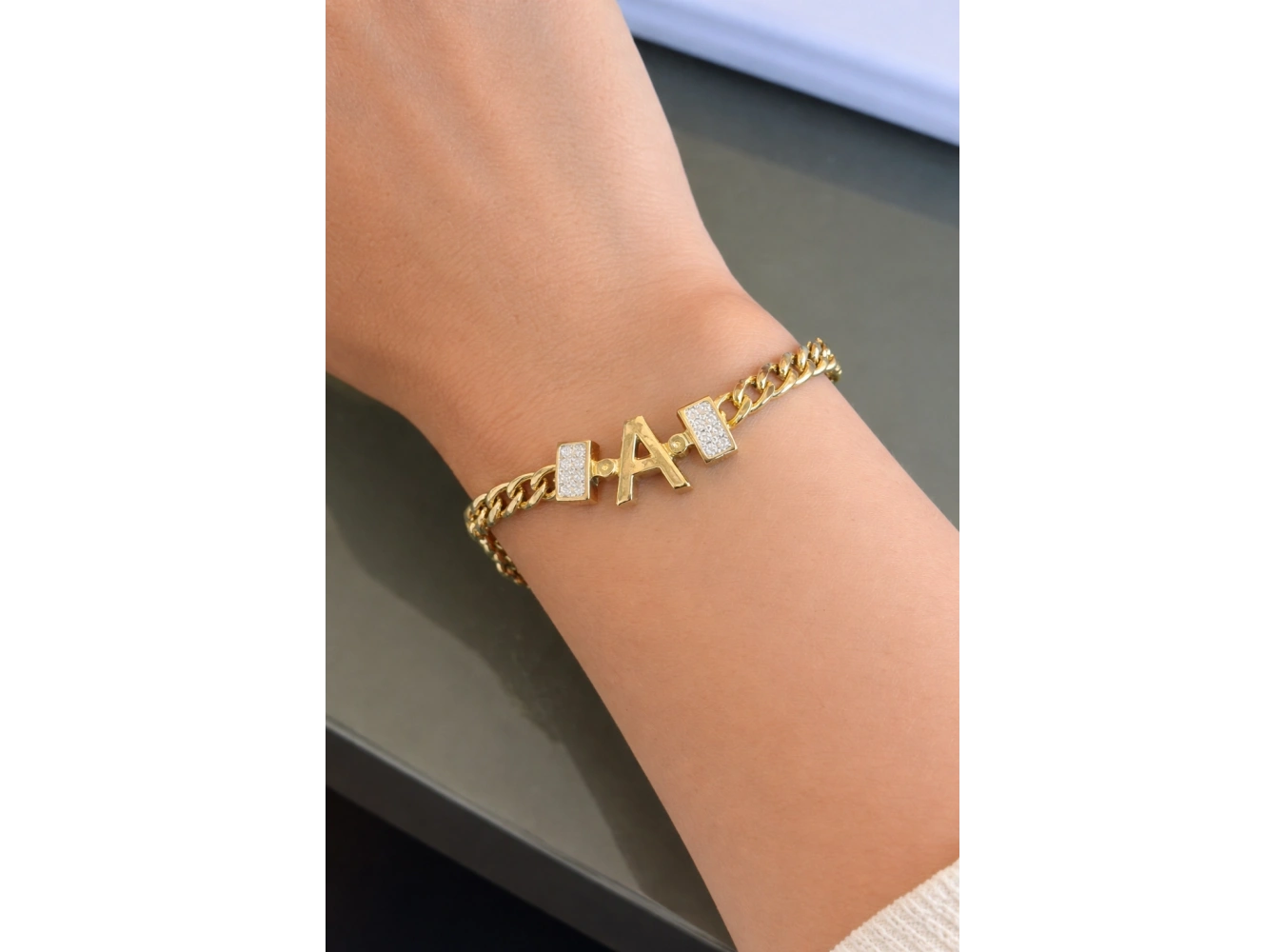 Altın Renk A Harf Çelik Bileklik