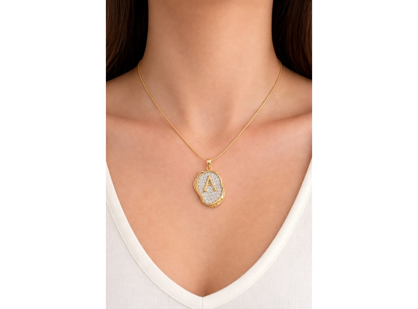 Altın Renk A Harf Taş Detaylı Çelik Kolye