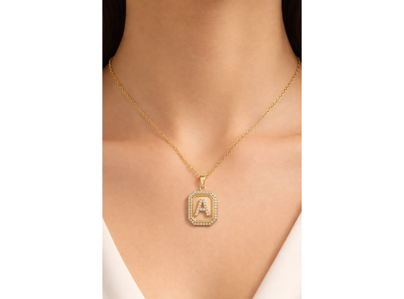 Altın Renk A Harf Taş Detaylı Çelik Kolye