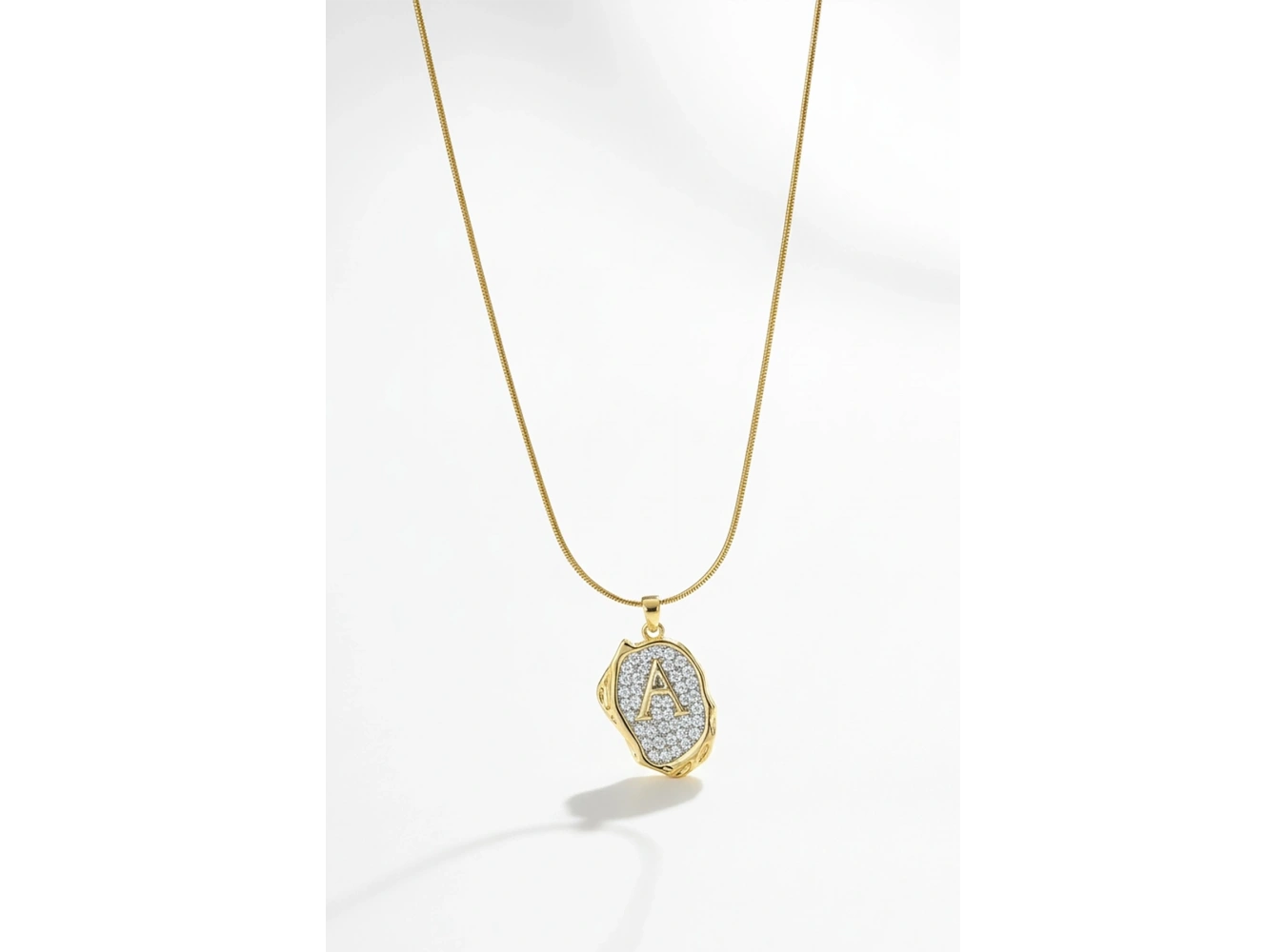 Altın Renk A Harf Taş Detaylı Çelik Kolye