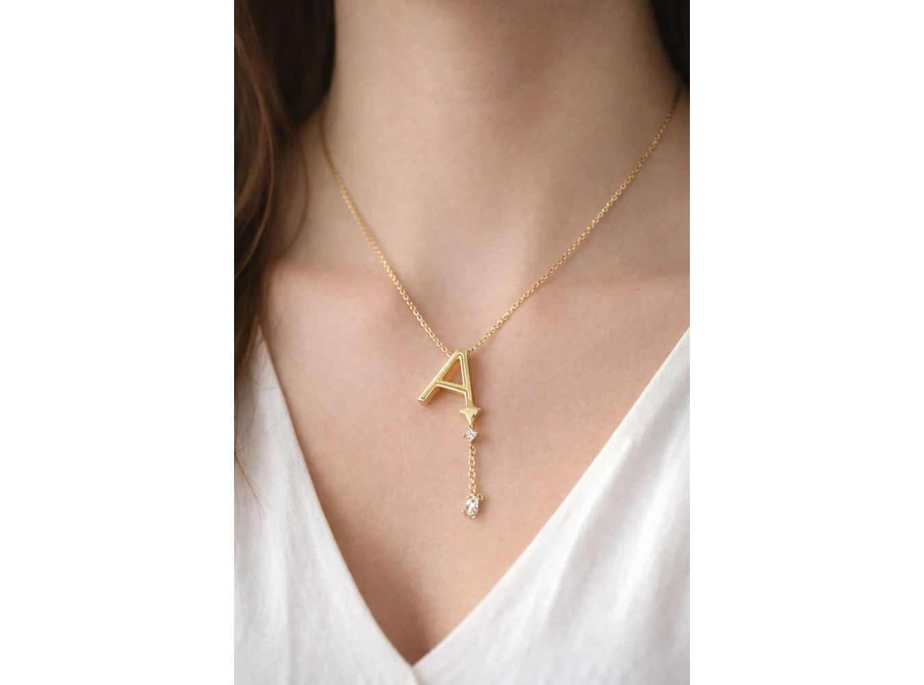 Altın Renk A Harfli Taş Detaylı Çelik Kolye