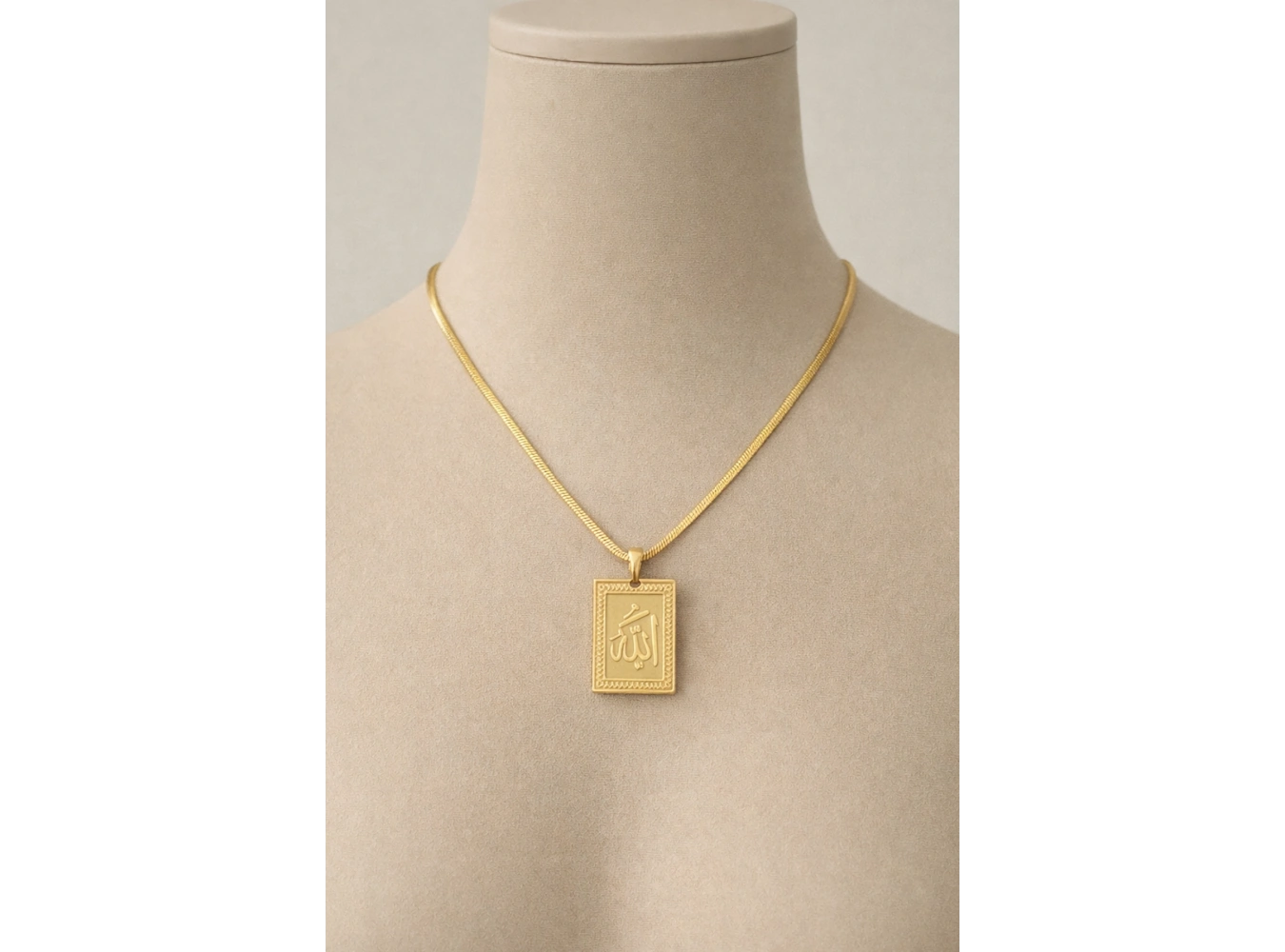 Altın Renk Allah Yazılı Çelik Kolye