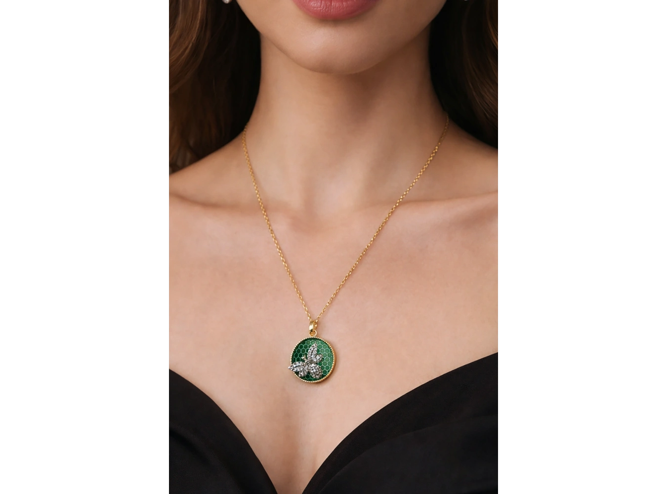 Altın Renk Arı Figürlü Çelik Kolye