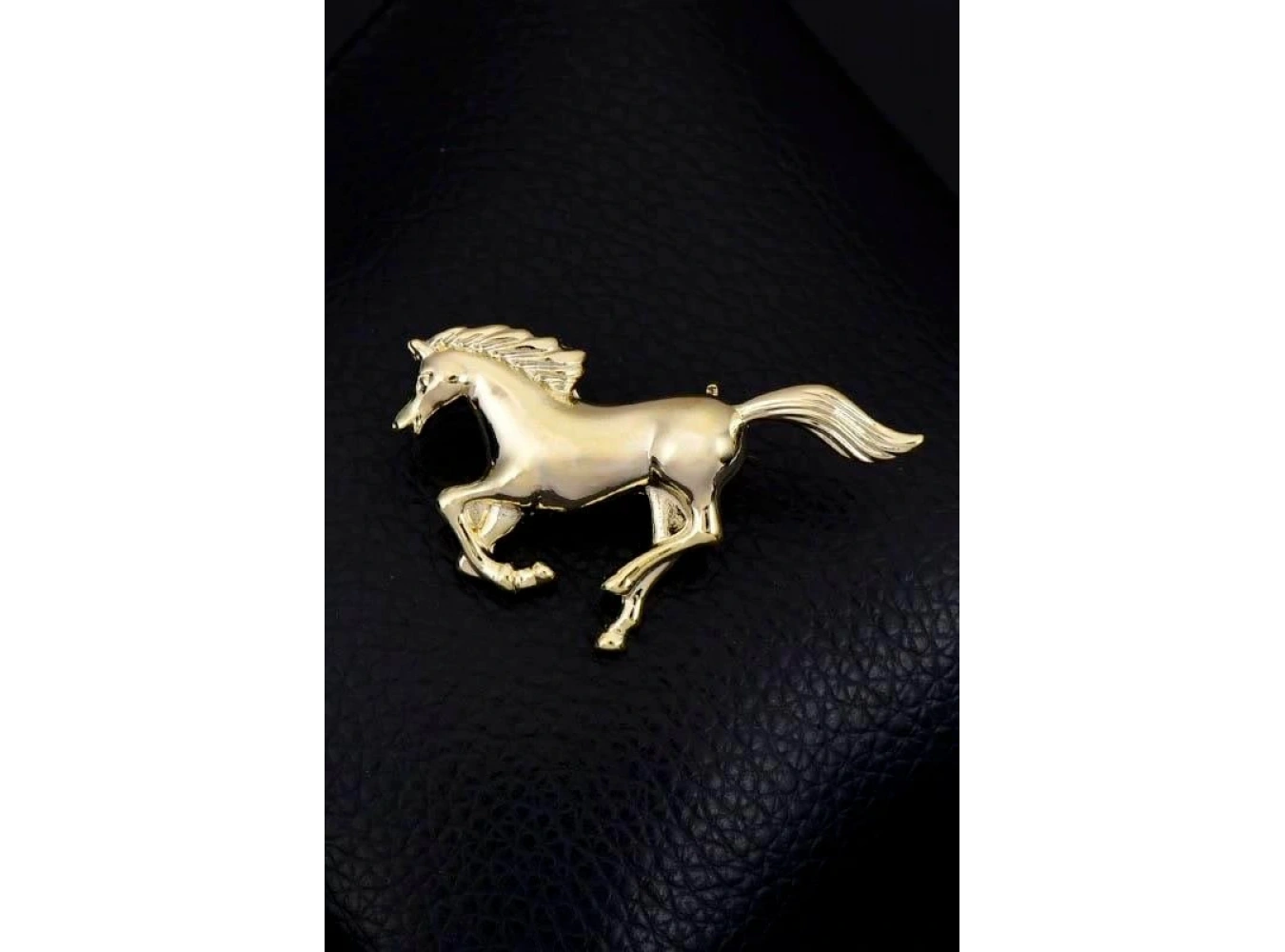 Altın Renk At Figürlü Broş