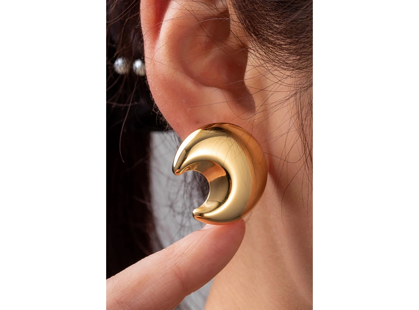 Altın Renk Ay Figürlü Çelik Küpe (Çift)