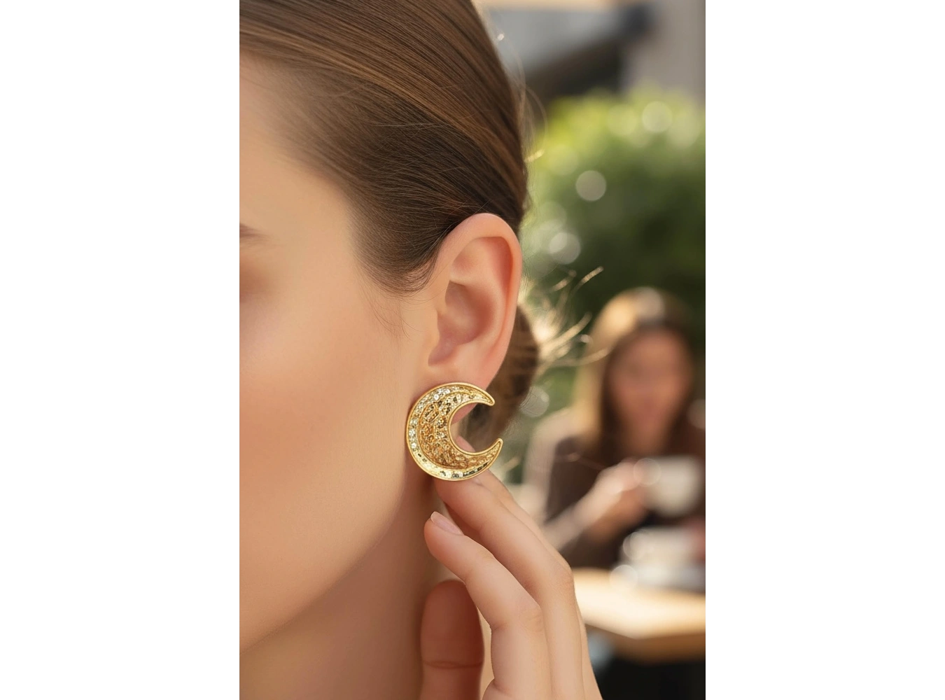 Altın Renk Ay Figürlü Çelik Küpe (Çift)