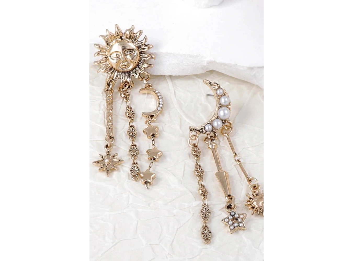 Altın Renk Ay Ve Güneş Figürlü Küpe (Çift)