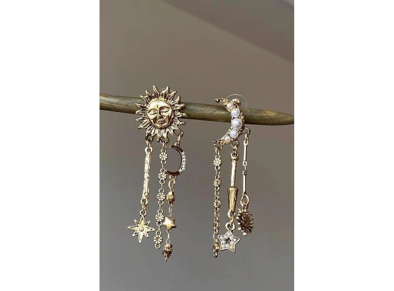 Altın Renk Ay Ve Güneş Figürlü Küpe (Çift)