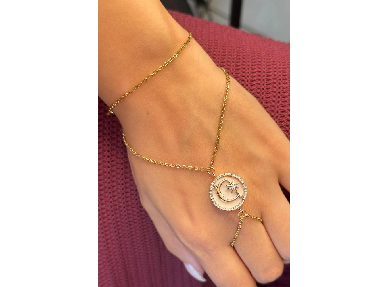 Altın Renk Ay Ve Yıldız Figürlü Taş Detaylı Çelik Şahmeran