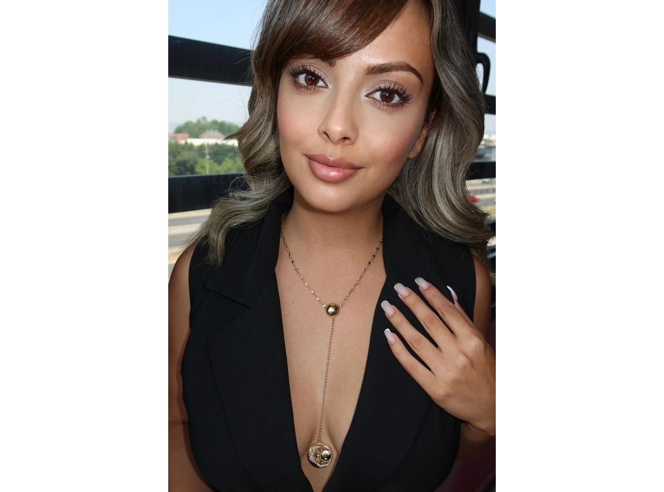 Altın Renk Ay Ve Yıldız Figürlü Taş Detaylı Y Kolye