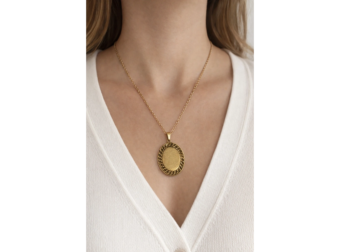 Altın Renk Ayet Yazılı Çelik Kolye