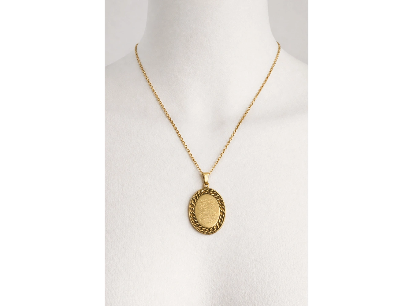 Altın Renk Ayet Yazılı Çelik Kolye