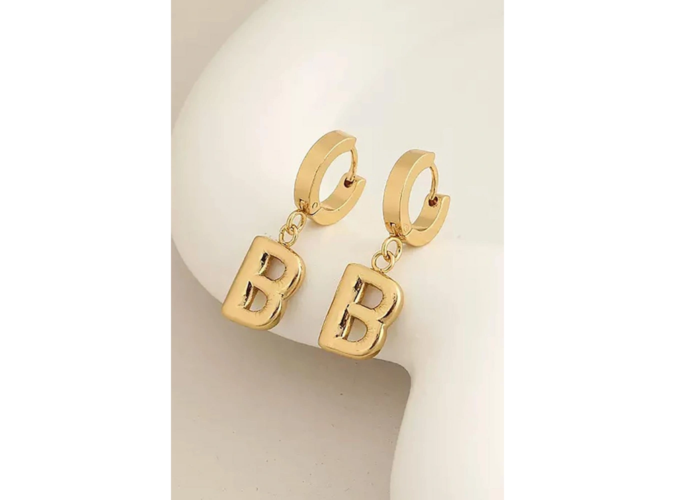 Altın Renk B Harf Çelik Küpe (Çift)