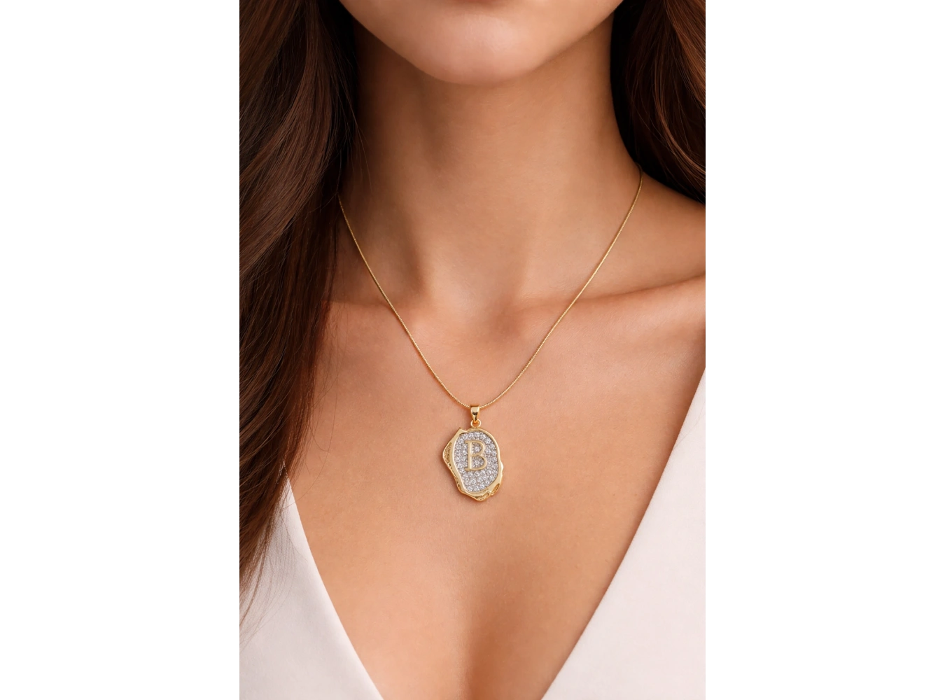 Altın Renk B Harf Taş Detaylı Çelik Kolye