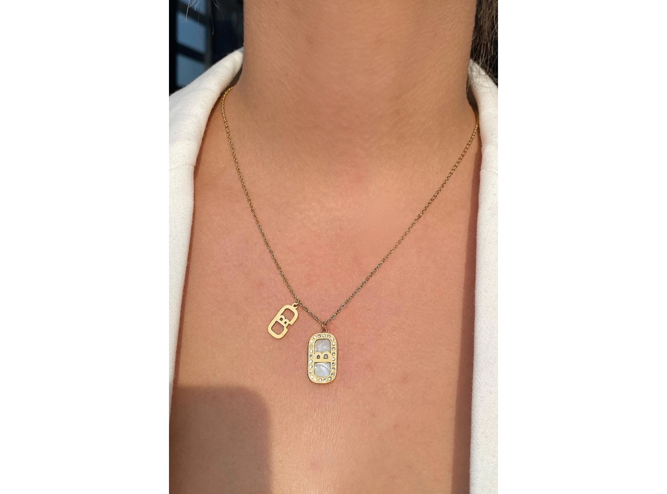 Altın Renk B Harfli Çelik Kolye