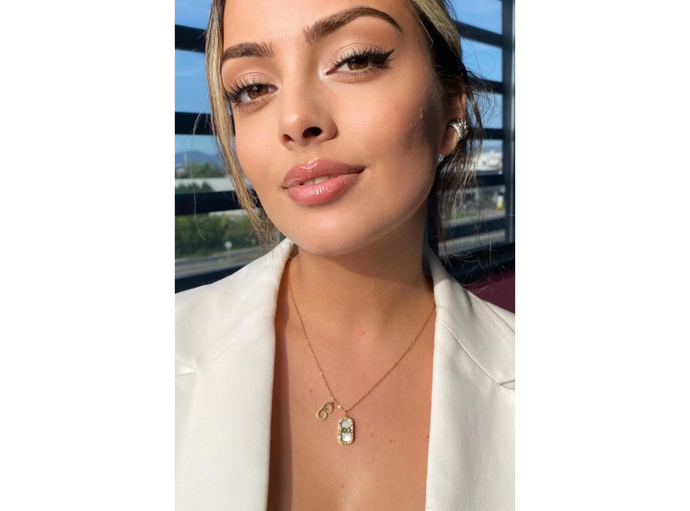 Altın Renk B Harfli Çelik Kolye