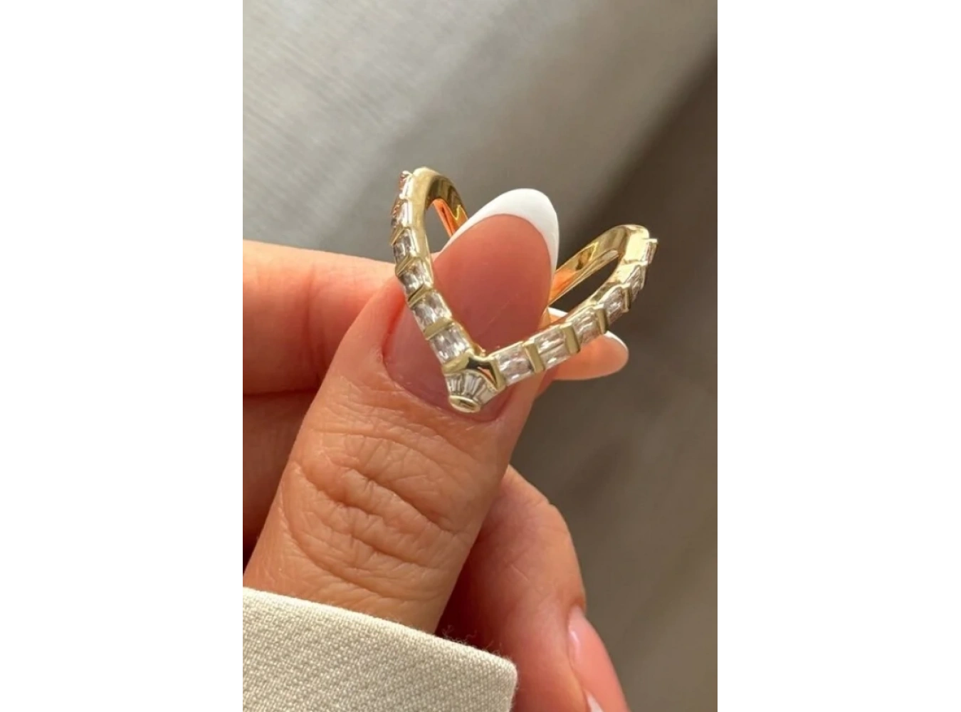 Altın Renk Baget Taşlı V Model Ayarlanabilir Yüzük