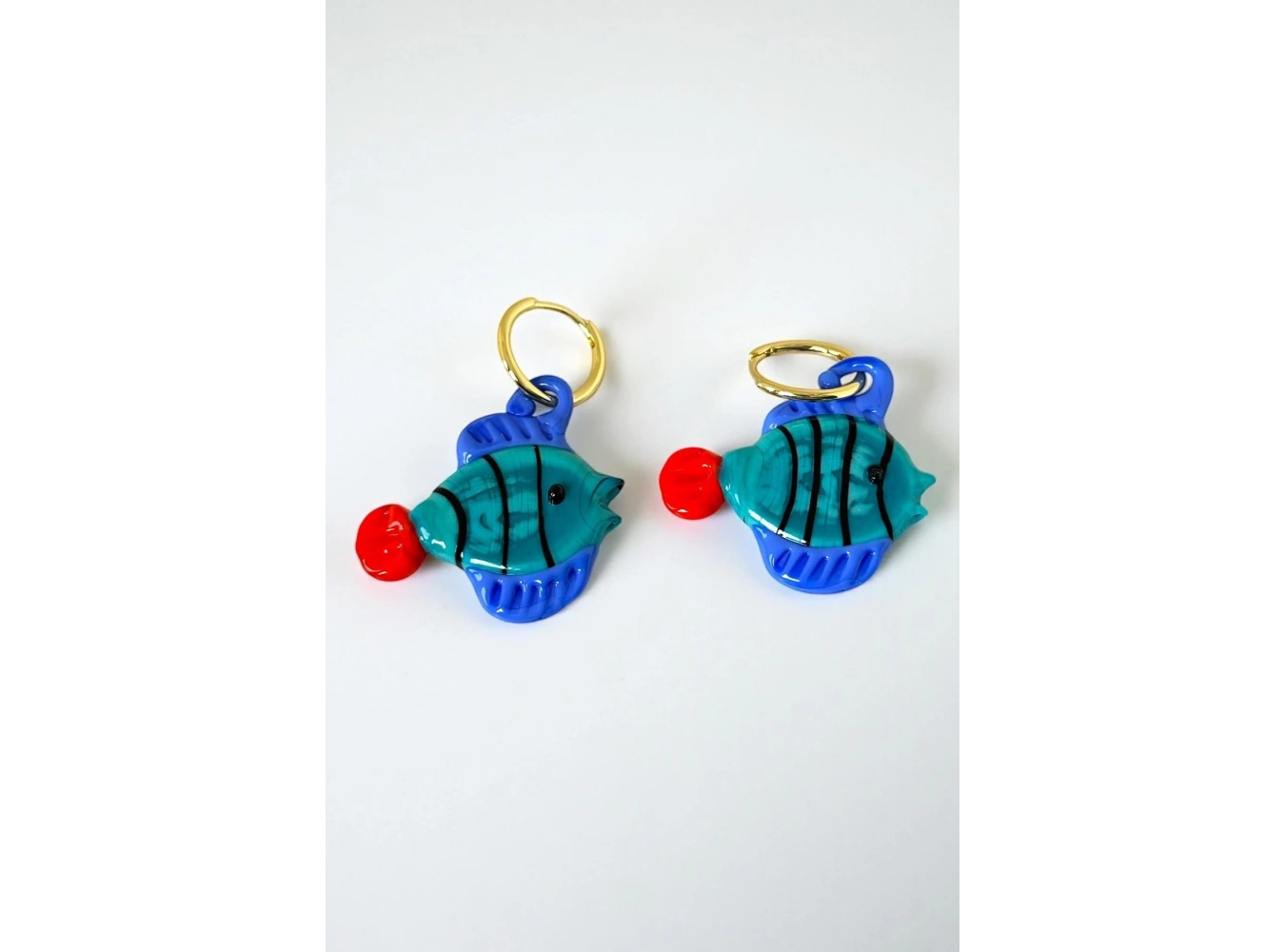 Altın Renk Balık Figürlü Küpe (Çift)