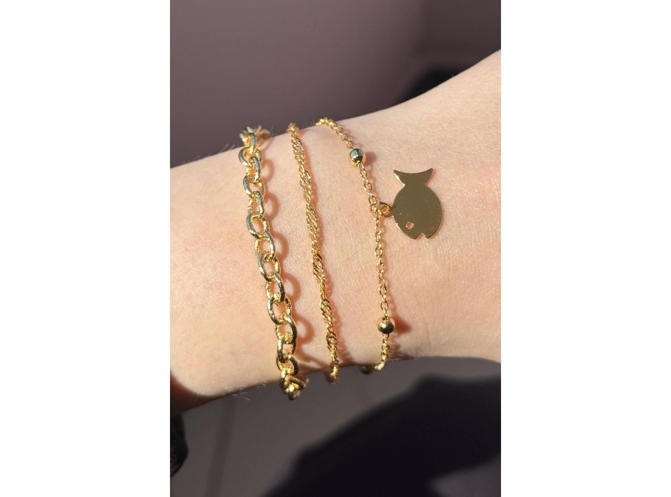 Altın Renk Balık Figürlü Zincir Detaylı Bileklik