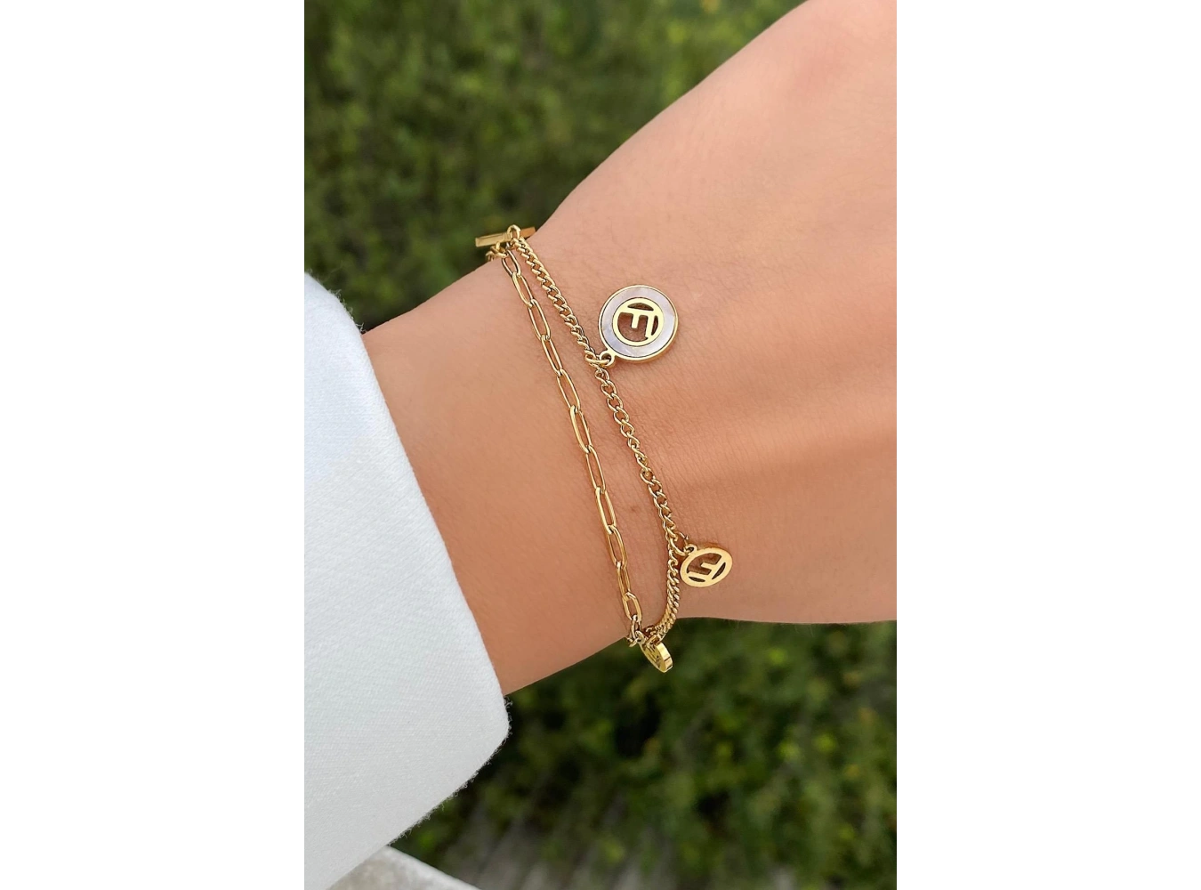 Altın Renk Beyaz Taş Detaylı Çelik Bileklik