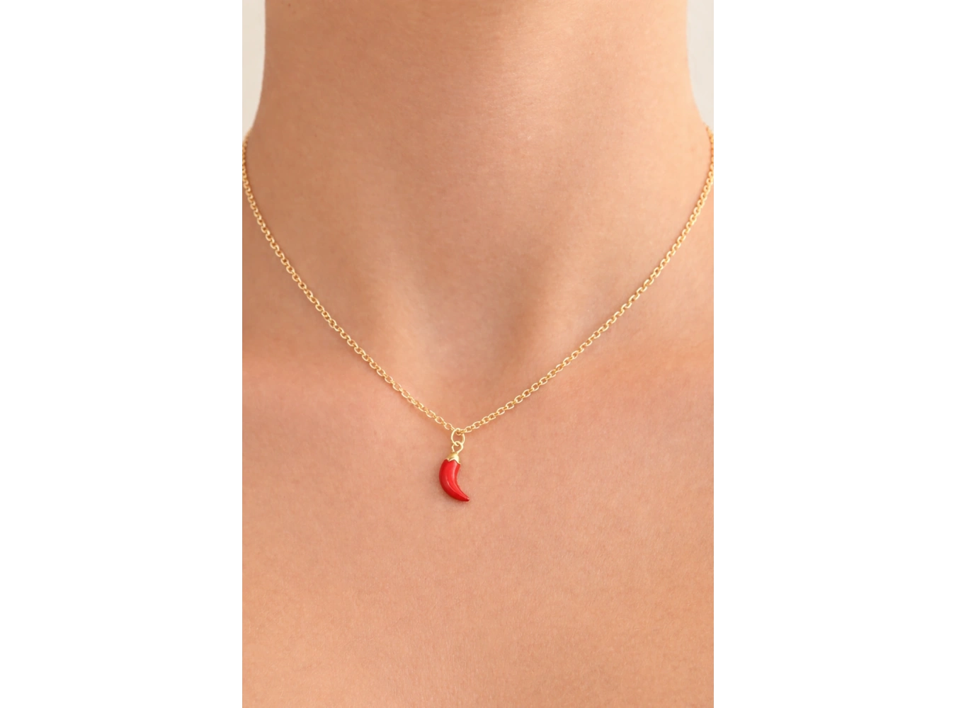 Altın Renk Biber Figürlü Çelik Şans Kolyesi