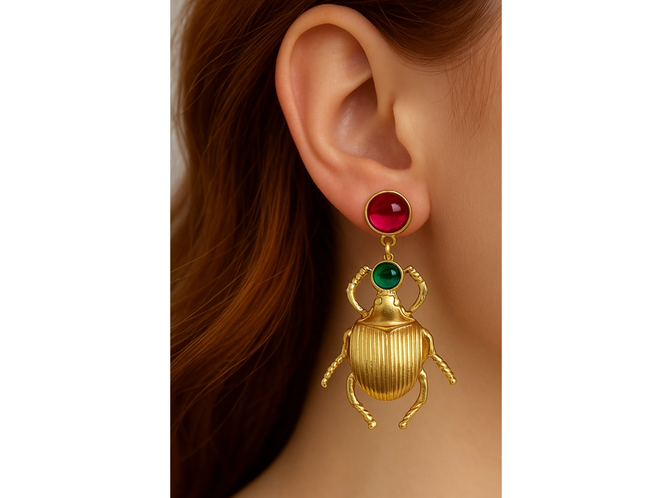 Altın Renk Böcek Figürlü Taş Detaylı Çelik Küpe (Çift)