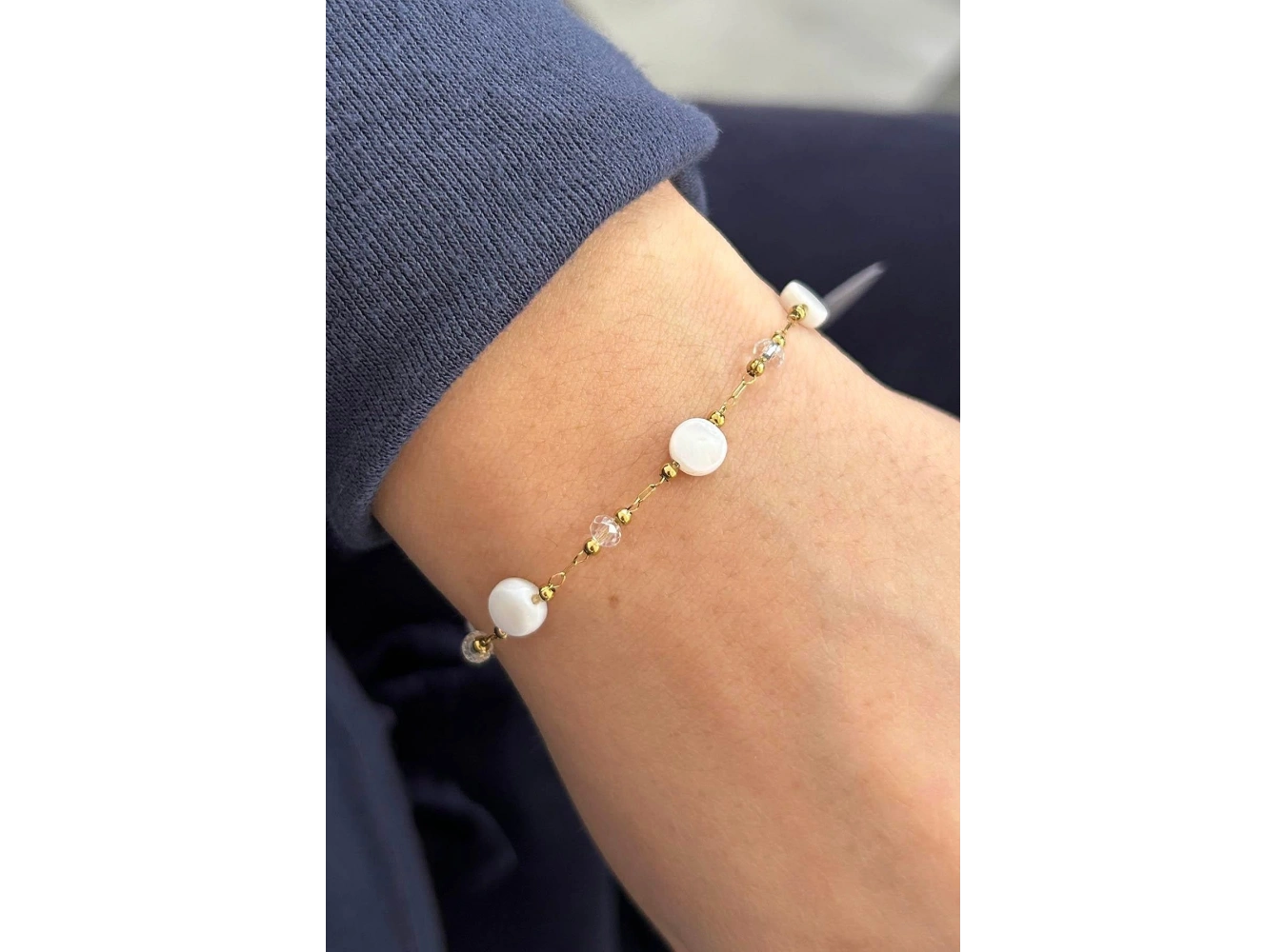 Altın Renk Boncuk Detaylı Çelik Bileklik