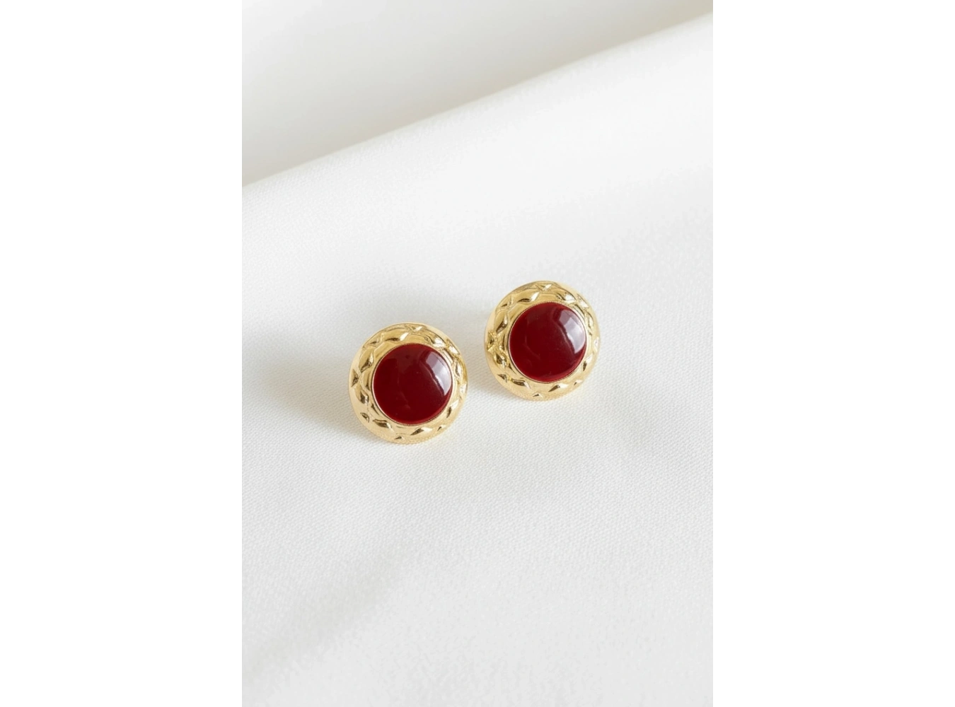 Altın Renk Bordo Mineli Küpe (Çift)