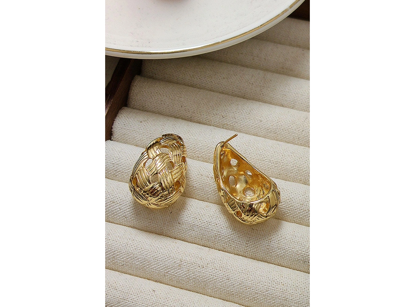 Altın Renk Bottega Çelik Küpe (Çift)