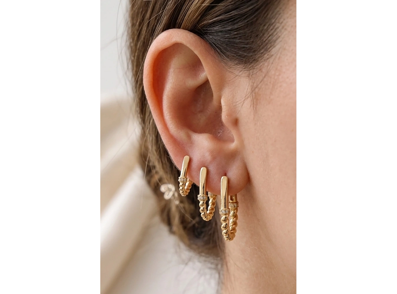 Altın Renk Burgu Detaylı 3lü YSX Küpe Set