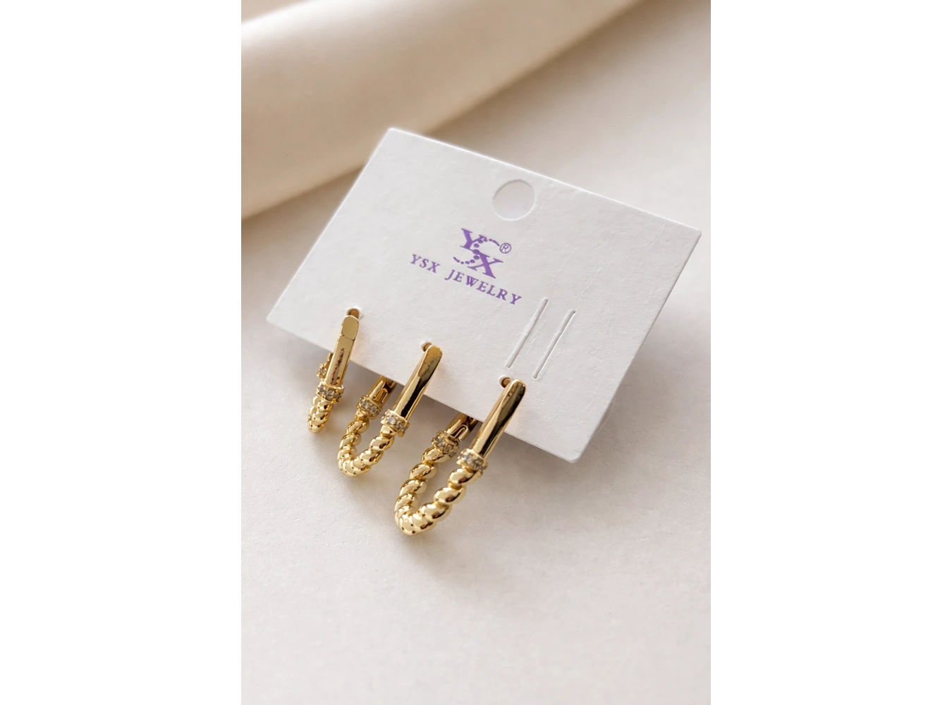 Altın Renk Burgu Detaylı 3lü YSX Küpe Set