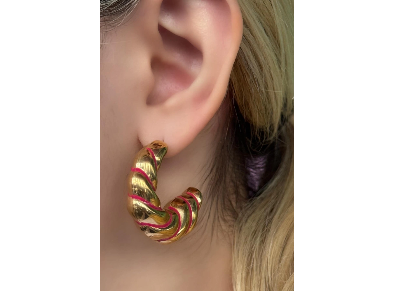 Altın Renk Burgu Detaylı Çelik Küpe (Çift)