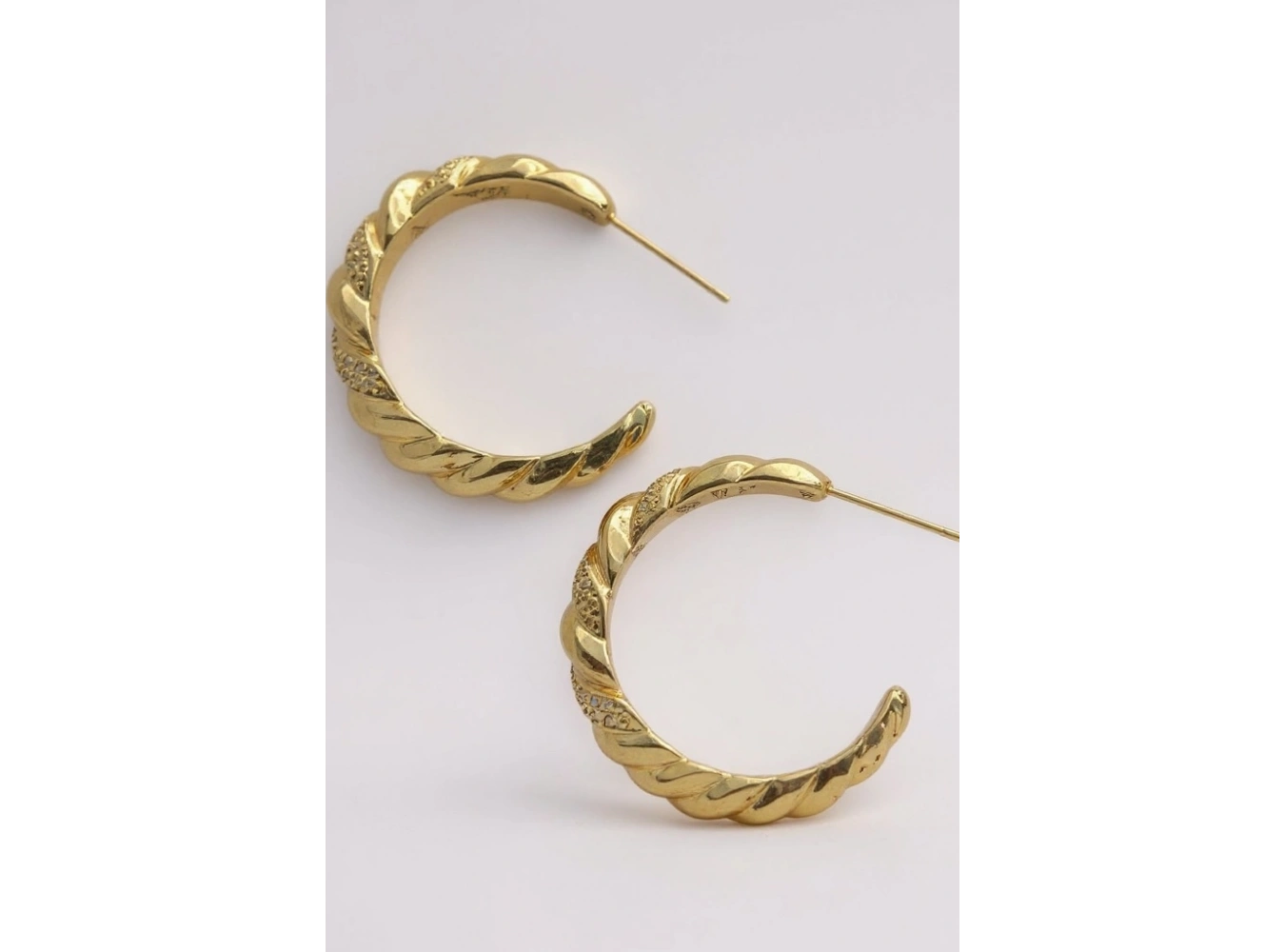 Altın Renk Burgu Detaylı Halka Küpe (Çift)