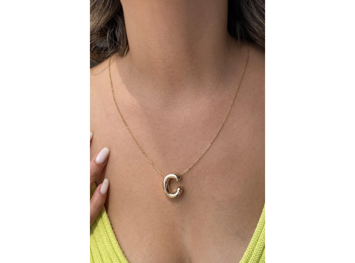 Altın Renk C Harf Balon Çelik Kolye