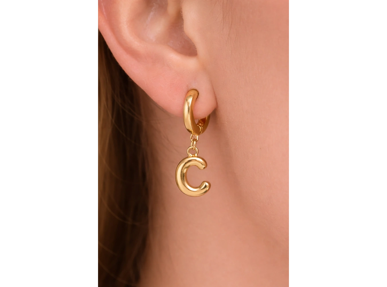 Altın Renk C Harf Çelik Küpe (Çift)