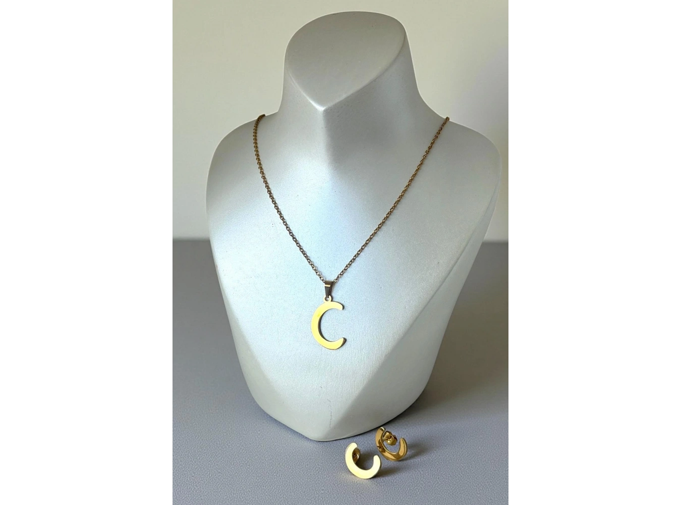 Altın Renk C Harfli Çelik Kolye Set