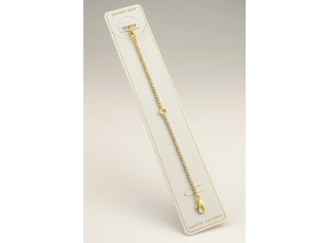 Altın Renk C Harfli Taş Detaylı Çelik Bileklik