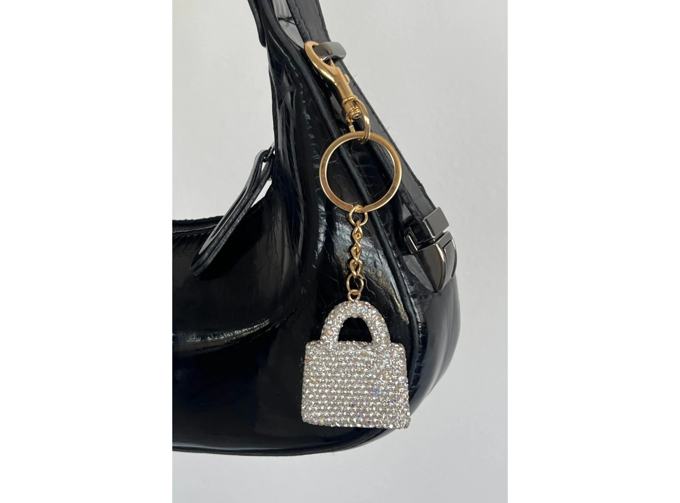 Altın Renk Çanta Figürlü Taş Detaylı Çanta Charm/ Anahtarlık