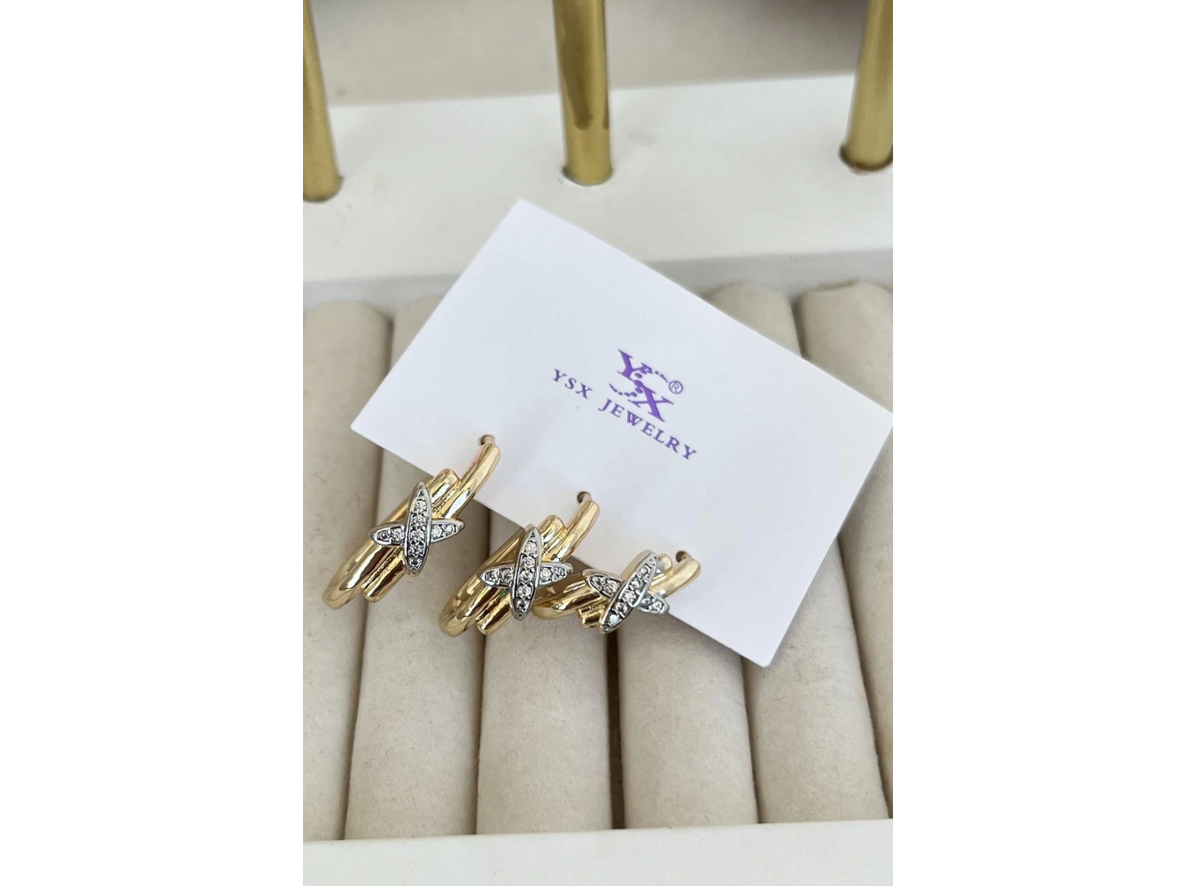 Altın Renk Çarpı Detaylı VİP 3lü YSX Küpe Set