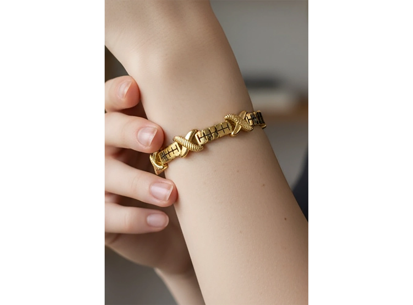 Altın Renk Çarpı Figürlü Çelik Kelepçe Bileklik