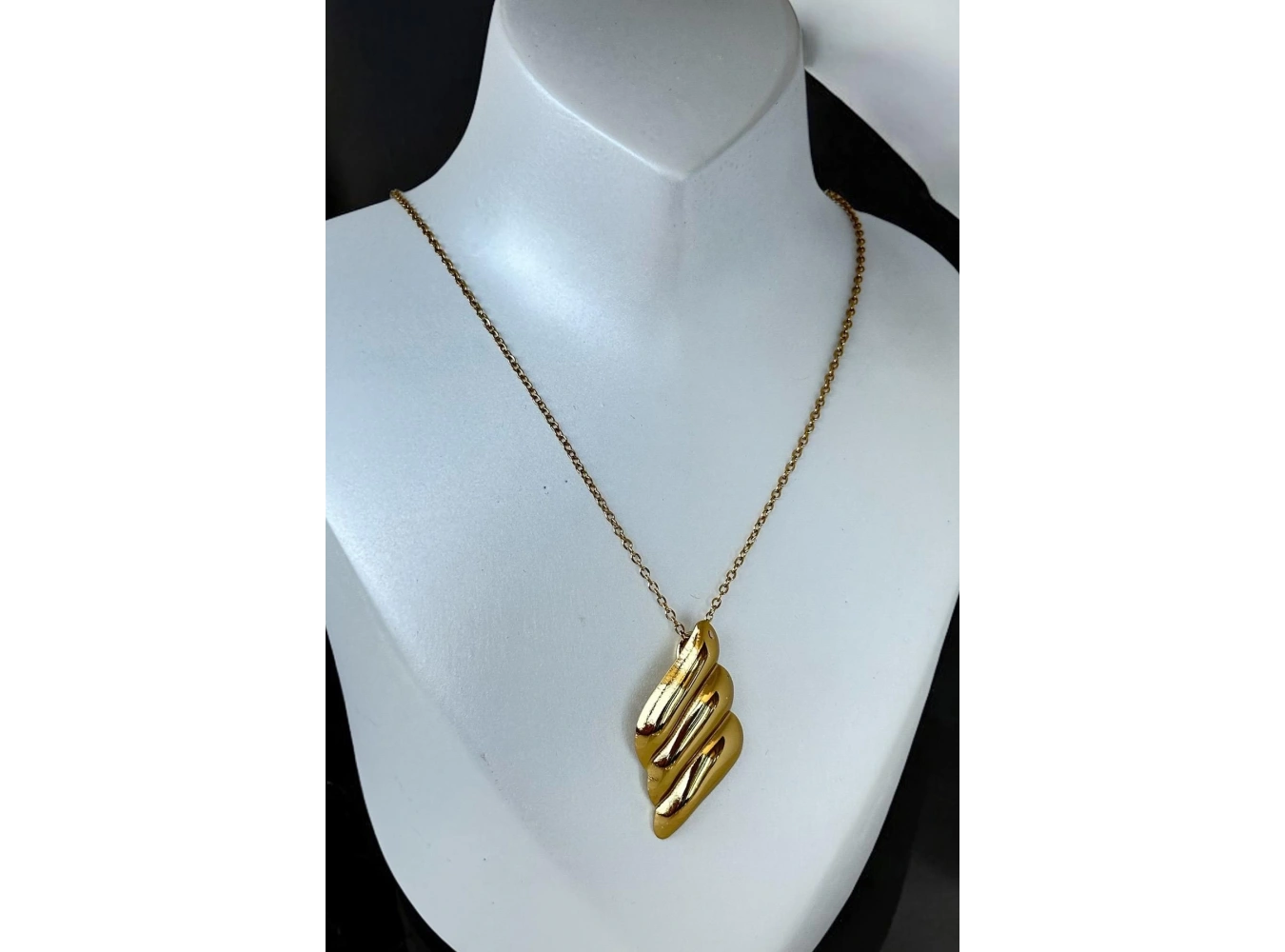 Altın Renk Çelik Kolye