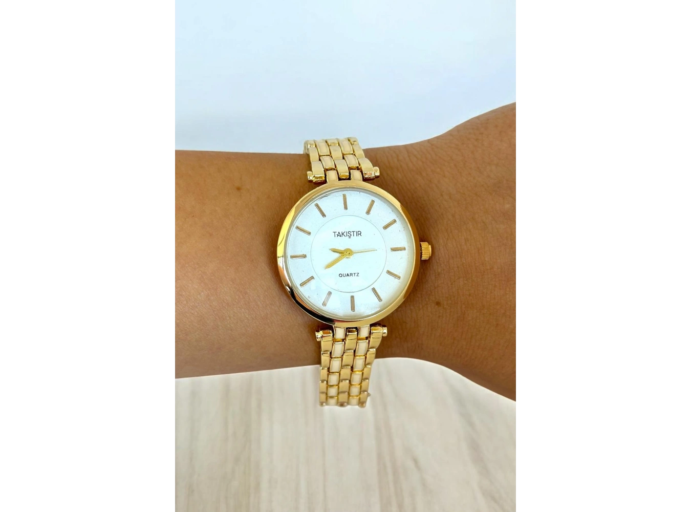 Altın Renk Çelik Kordonlu Kadın Saat