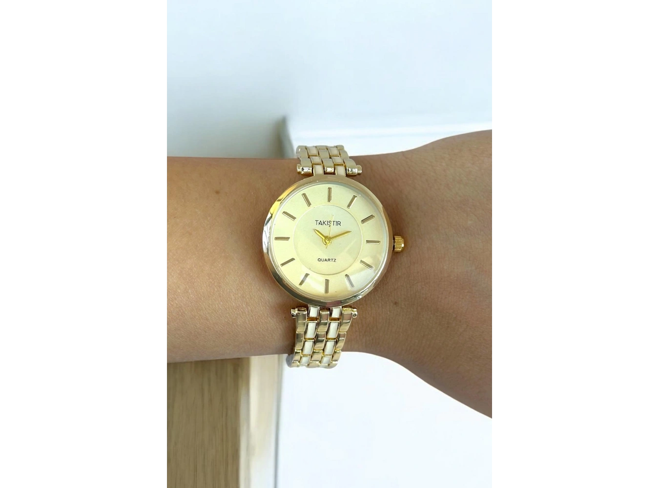 Altın Renk Çelik Kordonlu Kadın Saat