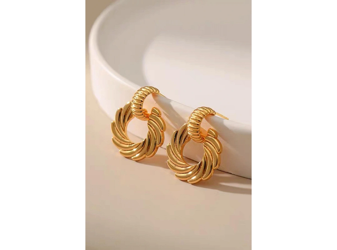 Altın Renk Çelik Küpe (Çift)