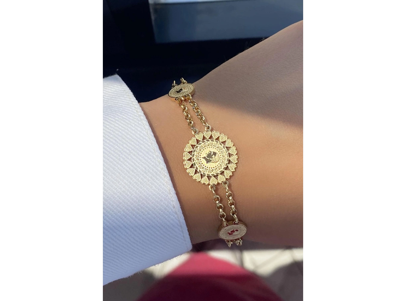 Altın Renk Çeyrek Figürlü Çelik Bileklik