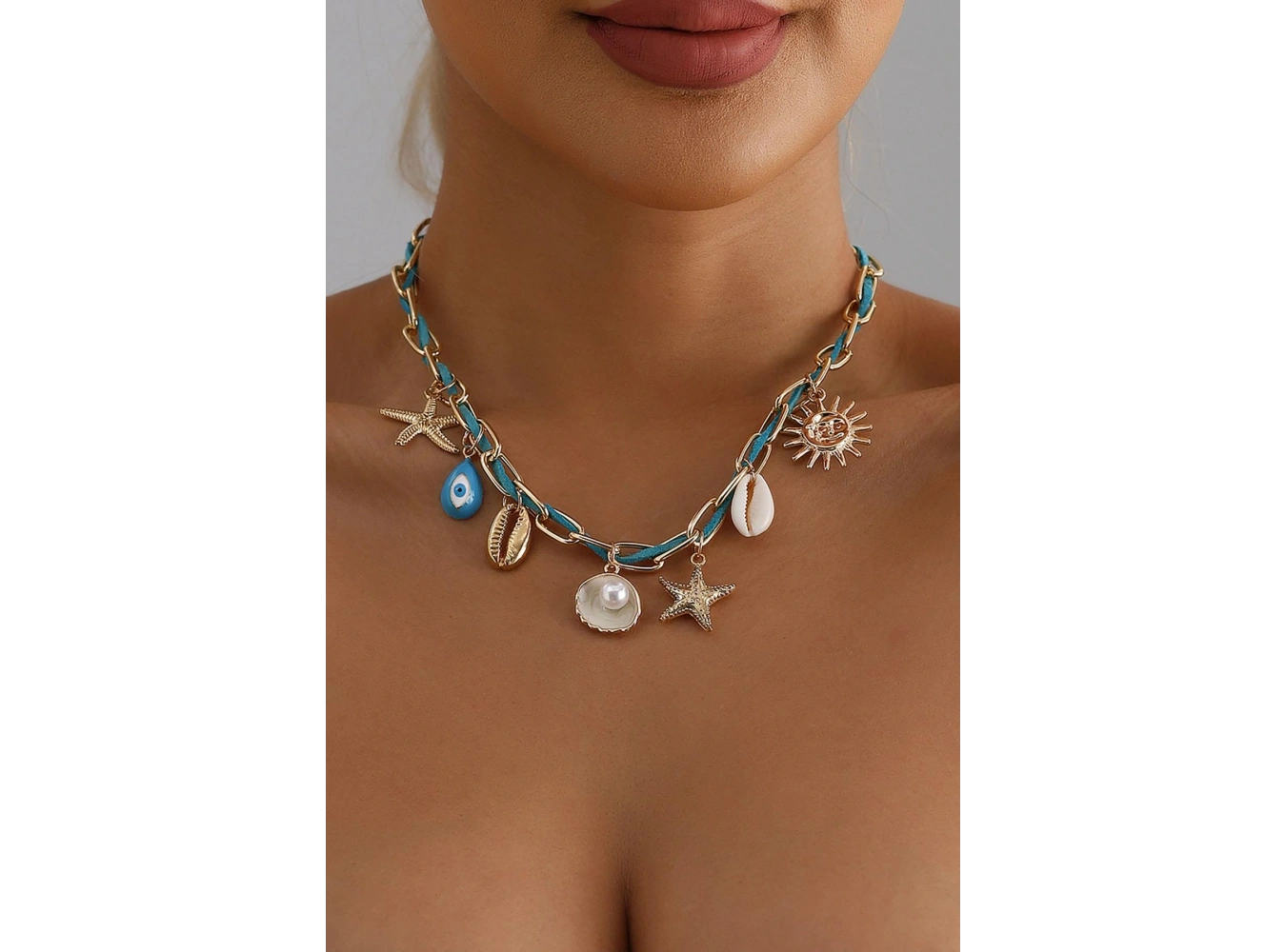 Altın Renk Charmlı Tasarım Kolye