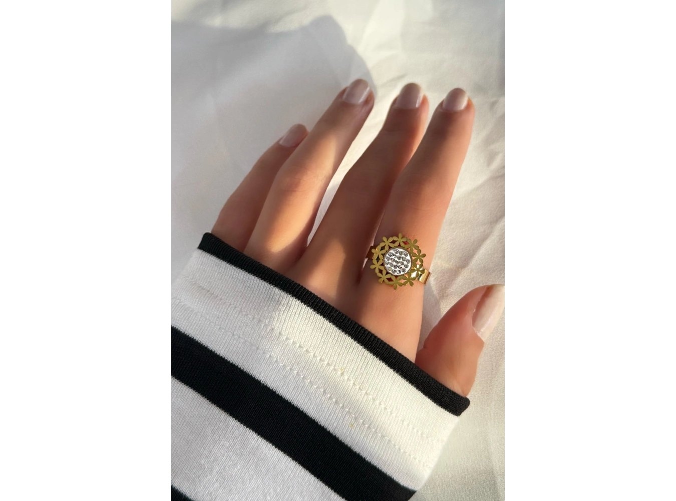 Altın Renk Çiçek Detaylı Çelik Ayarlanabilir Yüzük