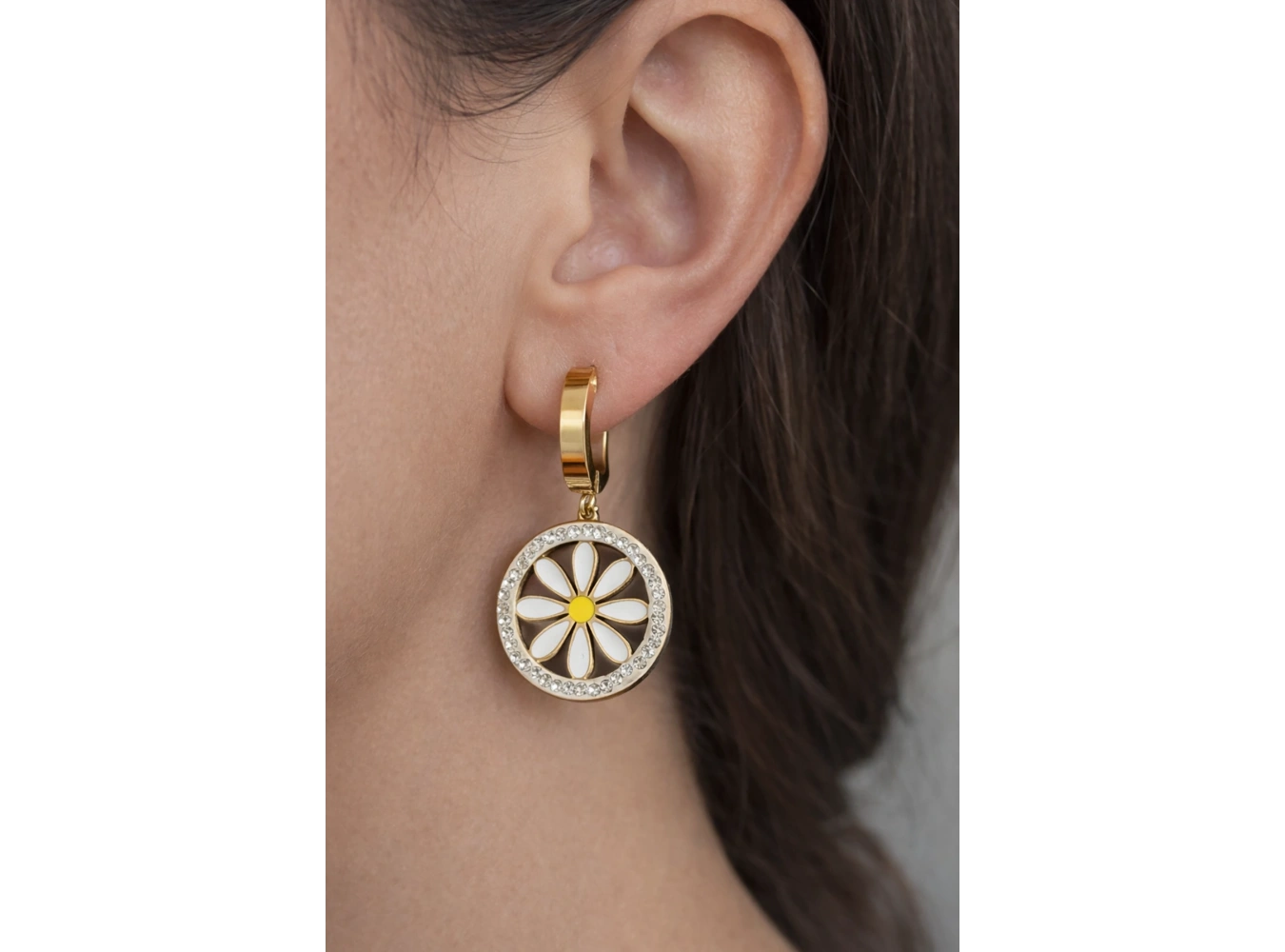 Altın Renk Çiçek Detaylı Çelik Küpe (Çift)