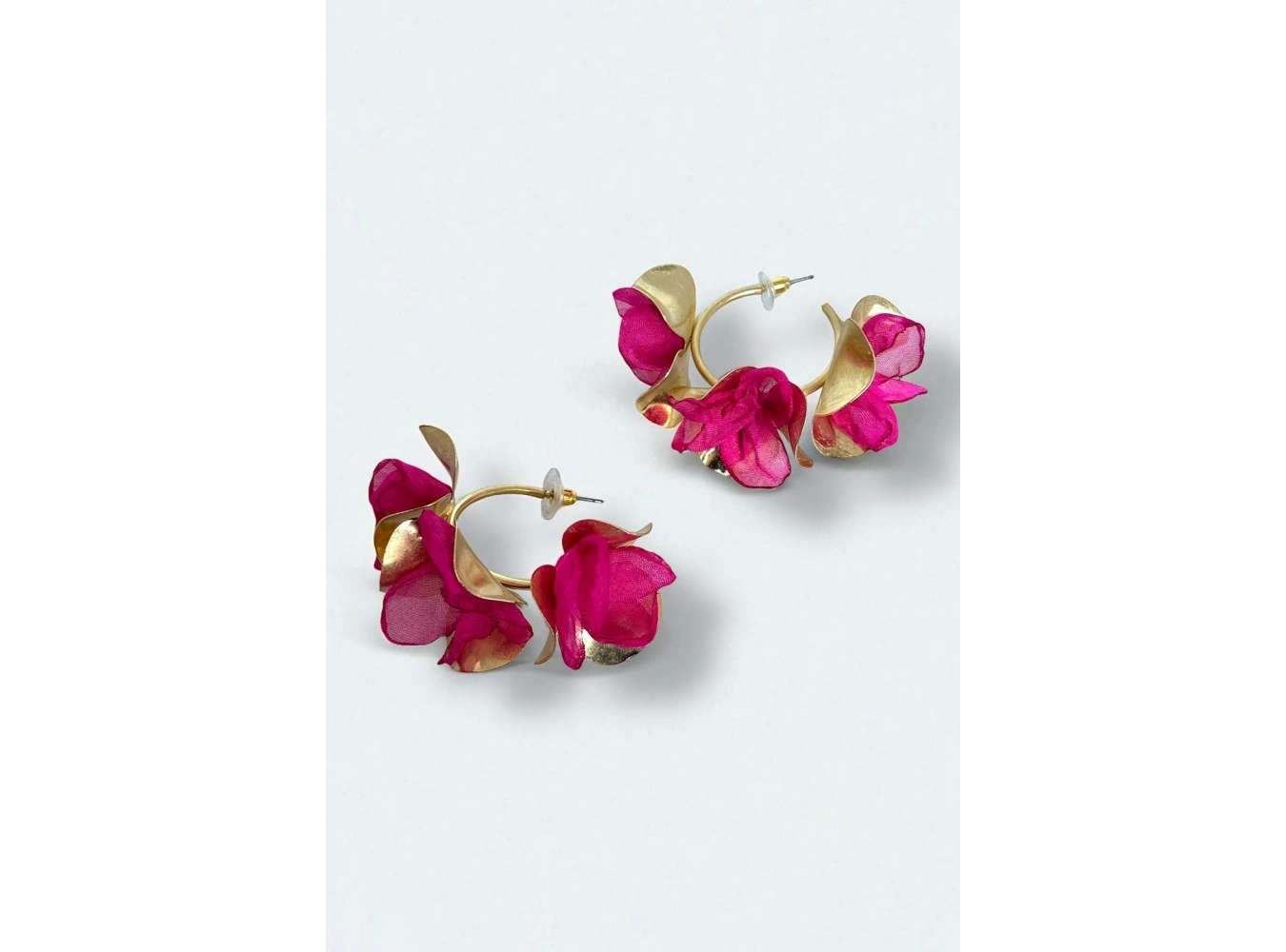 Altın Renk Çiçek Detaylı Halka Küpe (Çift)